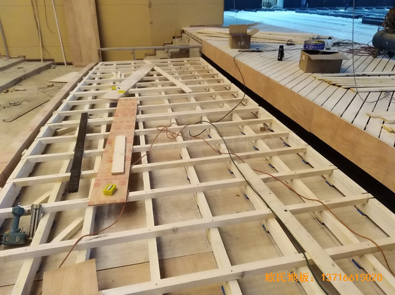 河北廊坊益田同文學(xué)校舞臺運(yùn)動地板鋪裝案例0