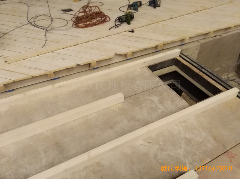 河北廊坊益田同文學(xué)校舞臺運(yùn)動地板鋪裝案例2