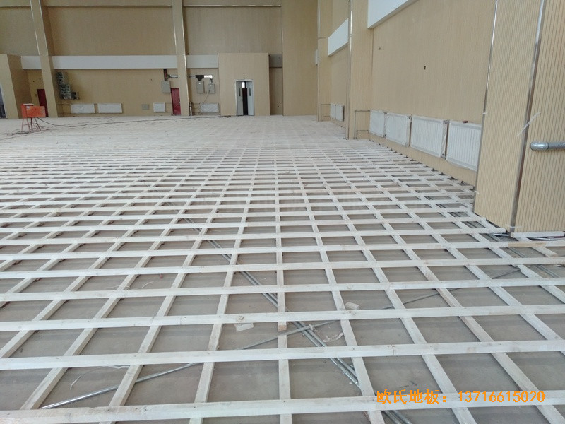 山東濟(jì)南雪山小學(xué)籃球館運(yùn)動(dòng)地板鋪設(shè)案例1