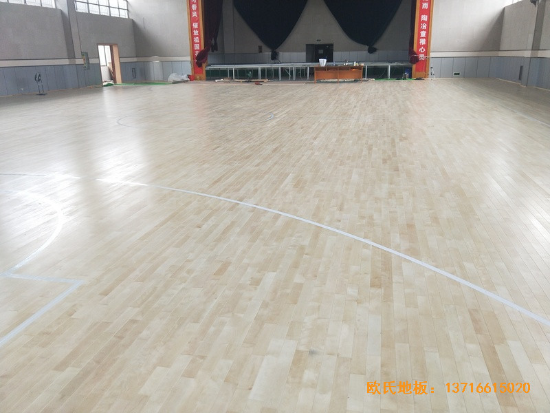 江蘇宜興東域小學籃球館運動地板鋪設案例3