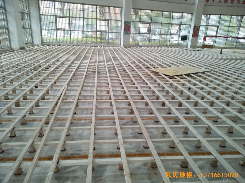 江蘇沭陽(yáng)如東實(shí)驗(yàn)學(xué)校運(yùn)動(dòng)館運(yùn)動(dòng)地板鋪設(shè)案例3