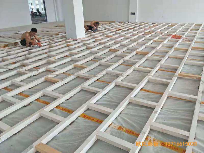 江蘇第二中學(xué)籃球館運(yùn)動(dòng)木地板安裝案例1