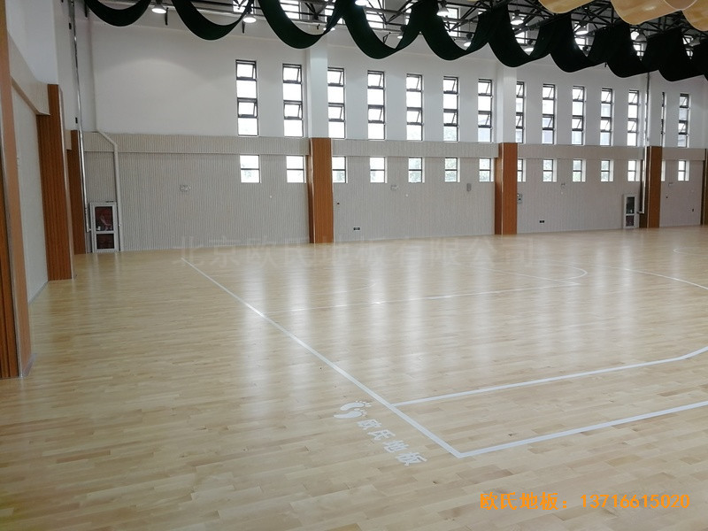 烏魯木齊達(dá)坂城中學(xué)籃球館運動地板安裝案例4