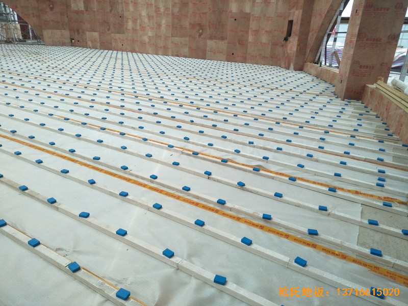 �����s����ɫ����С�W(xu��)�\(y��n)���^�\(y��n)��ľ�ذ尲�b����1