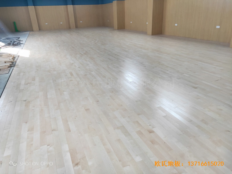 湖南邵陽(yáng)自來(lái)水公司運(yùn)動(dòng)館運(yùn)動(dòng)地板安裝案例4