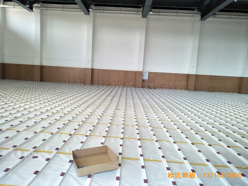 西南大學(xué)華南城小學(xué)運(yùn)動(dòng)館體育木地板施工案例1