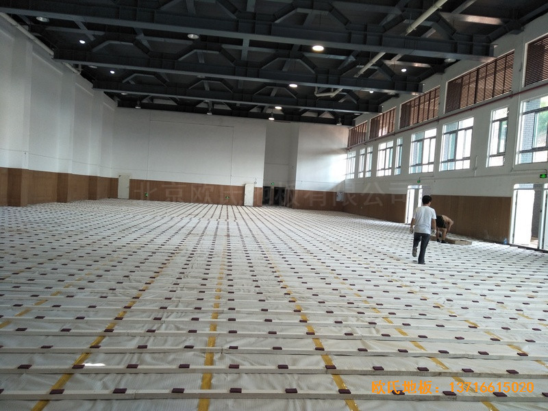 西南大學(xué)華南城小學(xué)運(yùn)動(dòng)館體育木地板施工案例2