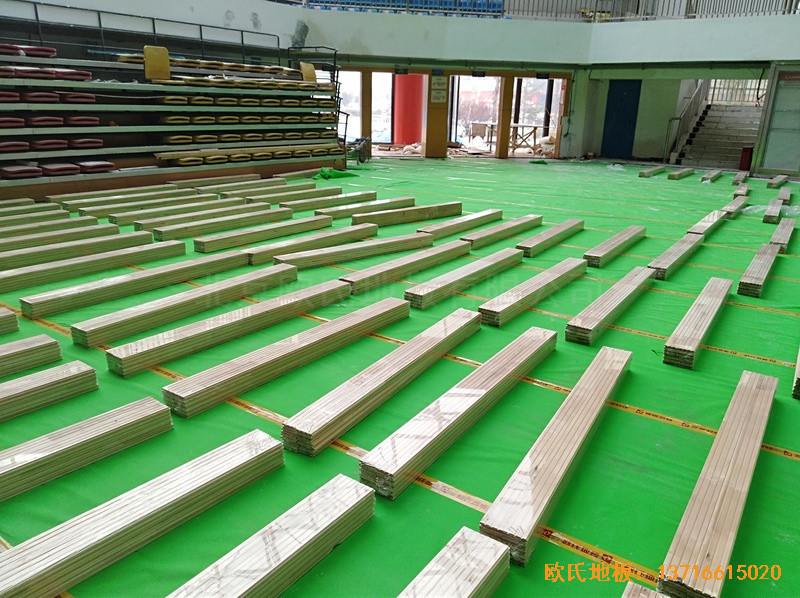 鄭州工業(yè)應用技術學院體育館運動木地板鋪裝案例2
