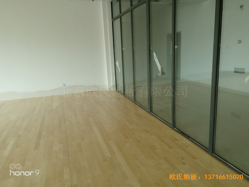 上海松江區(qū)佘山鎮(zhèn)文體中心體育地板鋪裝案例5