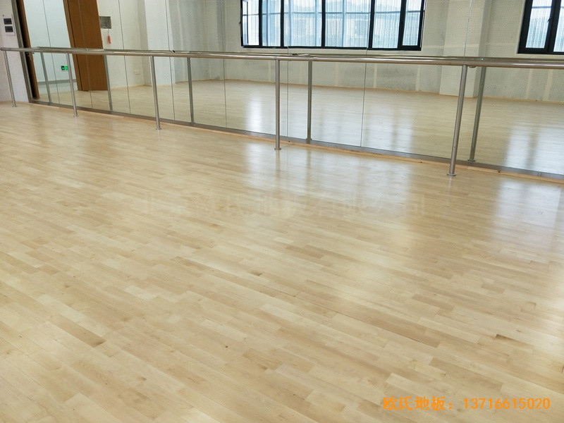 四川宜賓五糧液白酒學(xué)院運(yùn)動(dòng)館體育地板施工案例3