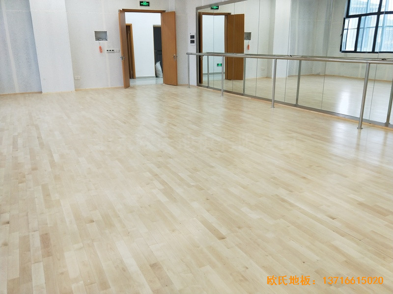 四川宜賓五糧液白酒學(xué)院運(yùn)動(dòng)館體育地板施工案例4