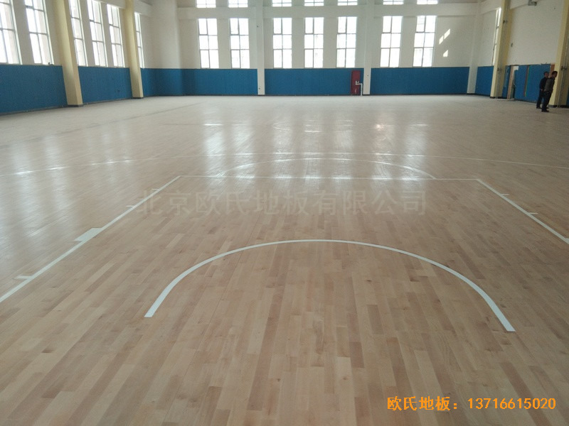 山東李滄徐水路小學籃球館體育木地板安裝案例3