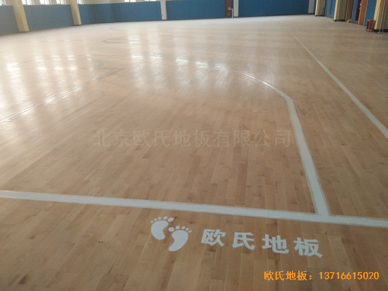 山東李滄徐水路小學籃球館體育木地板安裝案例4