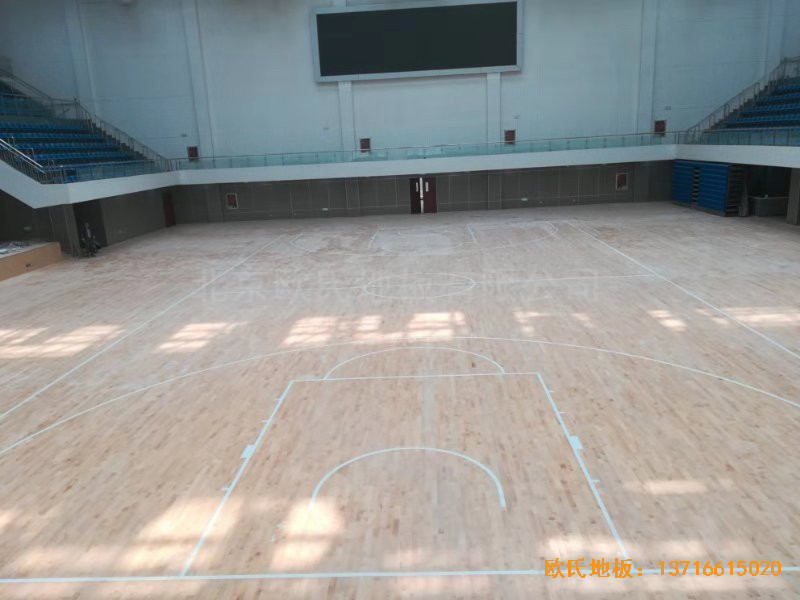 山東濟南長清山東管理學院籃球館體育木地板安裝案例2