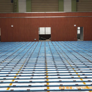 ɽ���x���ܴ�����С�W�\�ӵذ���b����