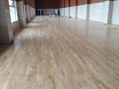 運(yùn)動(dòng)地板.jpg 運(yùn)動(dòng)地板.jpg